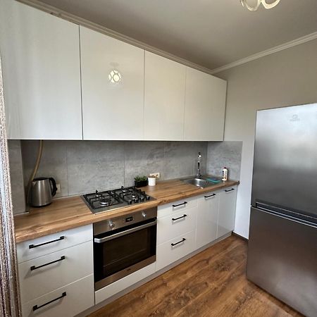1Кім В Центрі,Вул.Набережна Rivne Exterior foto